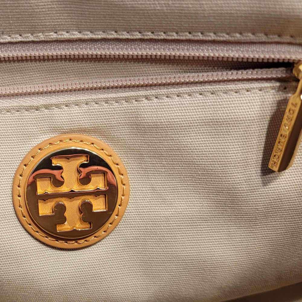 Tory Burch Red and Tan Vegan Leather Ella Tote Bag with Signature Medallion - Picture 11 of 12